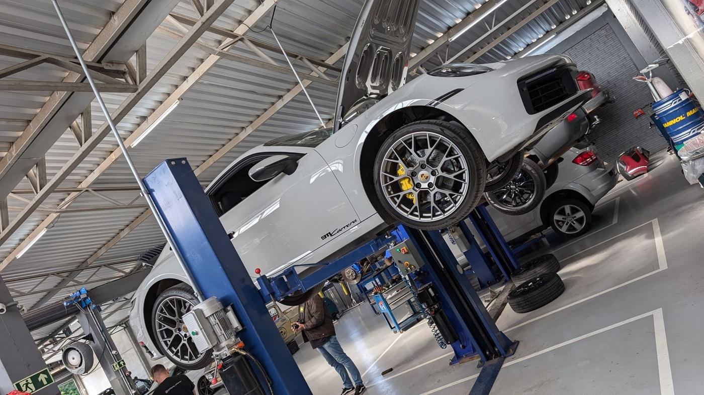 Porsche 911 na 469 Garage