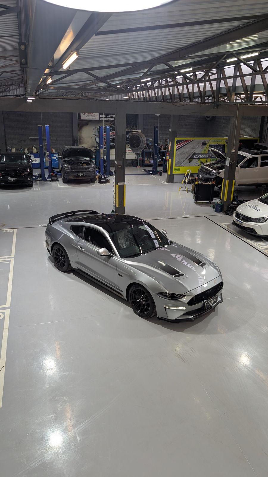 Interior da oficina 469 Garage